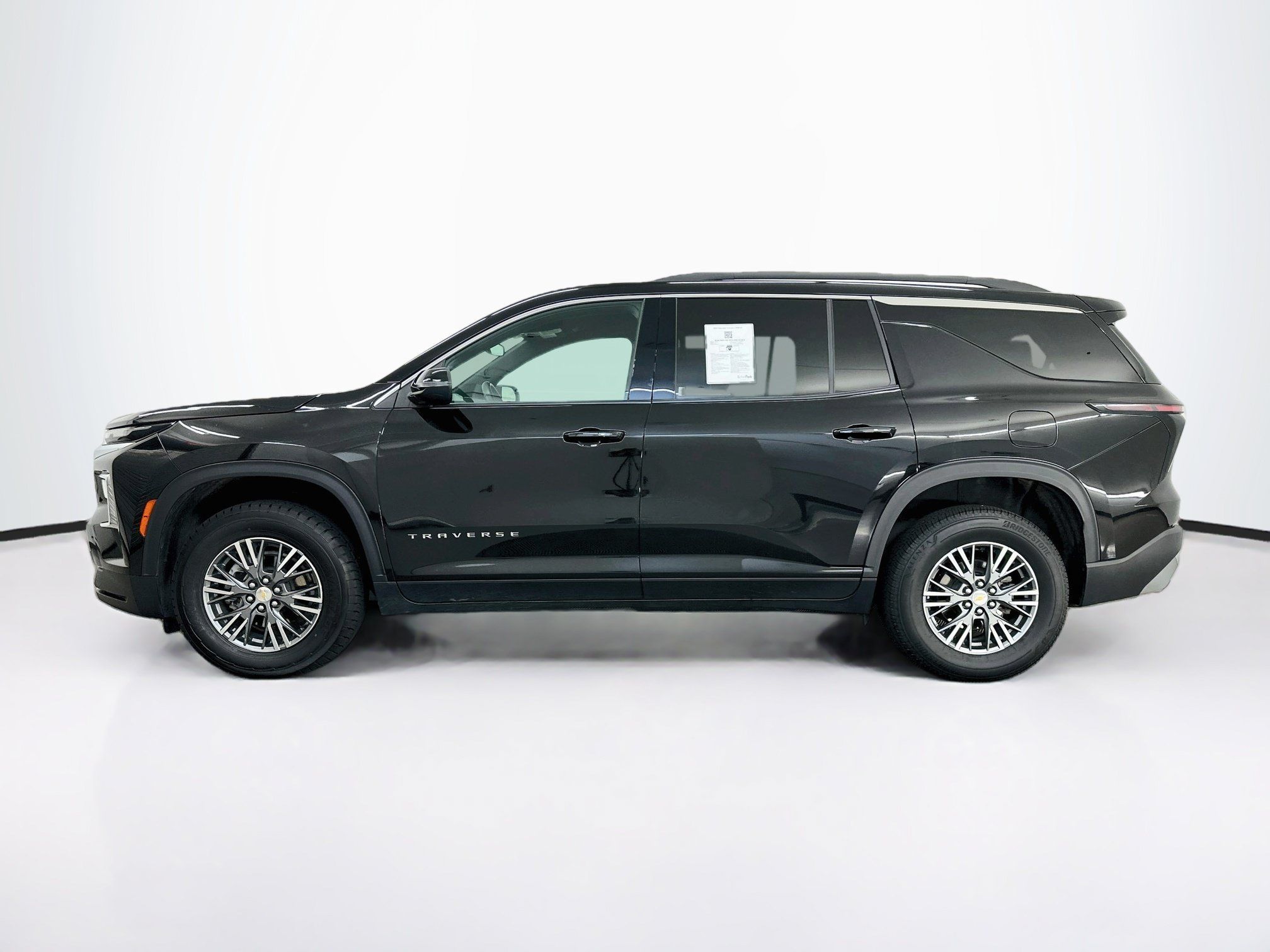 Used 2025 Chevrolet Traverse LT AWD/4WD image 4