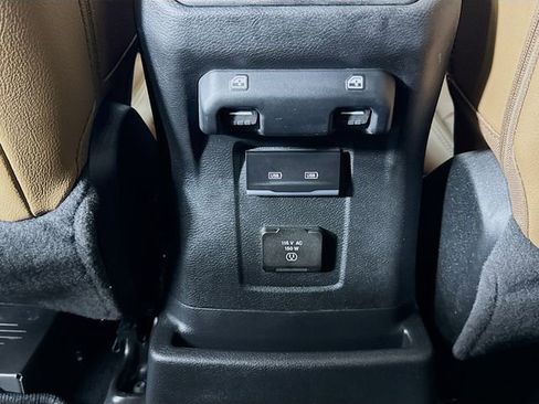 Used 2023 Jeep Wrangler Unlimited Sahara AWD/4WD image 29