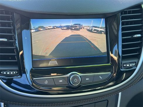 Certified 2022 Chevrolet Trax LT w/ LT Convenience Package image 17