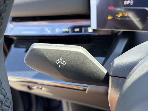 New 2026 BMW 550e xDrive image 25