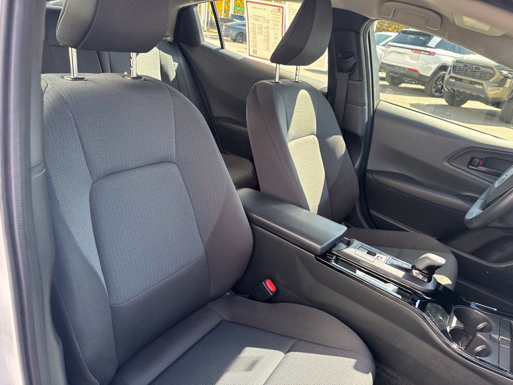 Certified 2023 Toyota Prius LE FWD image 36