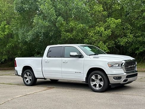 Used 2024 RAM 1500 Laramie AWD/4WD image 7
