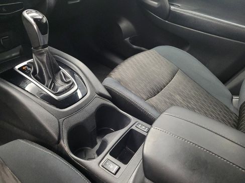 Used 2017 Nissan Rogue SV AWD/4WD image 26