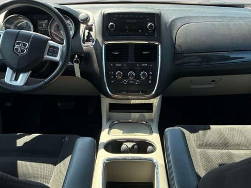 Used 2016 Dodge Grand Caravan SXT w/ Rear Park Assist Package FWD image 3