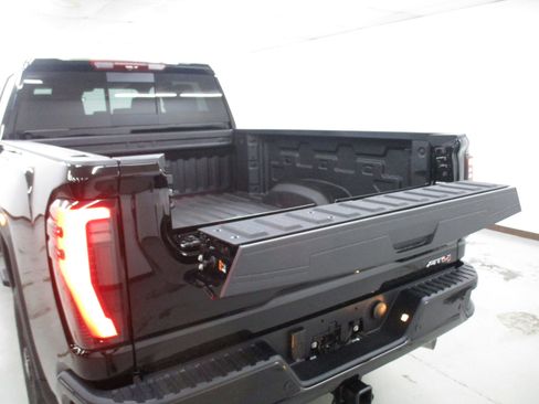 New 2026 GMC Sierra 2500 AT4 w/ AT4 Premium Plus Package AWD/4WD image 13