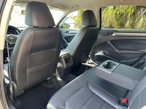 Used 2017 Volkswagen Passat 1.8T R-Line image 31
