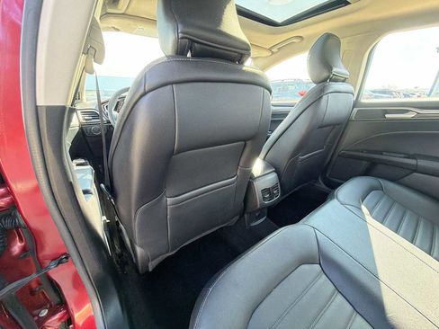 Used 2017 Ford Fusion SE w/ Fusion SE Technology Package image 15