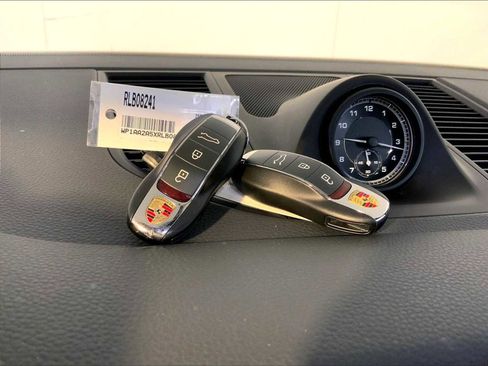 Certified 2024 Porsche Macan image 21