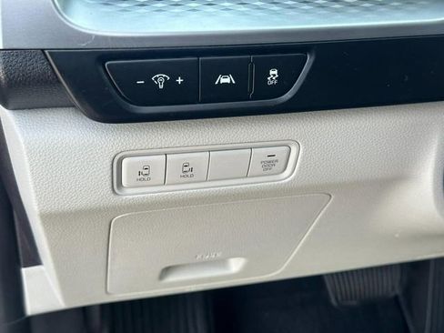 Used 2024 Kia Carnival LX image 22