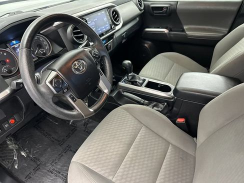 Used 2022 Toyota Tacoma SR5 w/ Technology Package AWD/4WD image 9