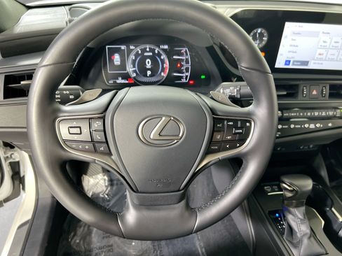 Used 2025 Lexus ES 350 w/ Premium Package FWD image 11