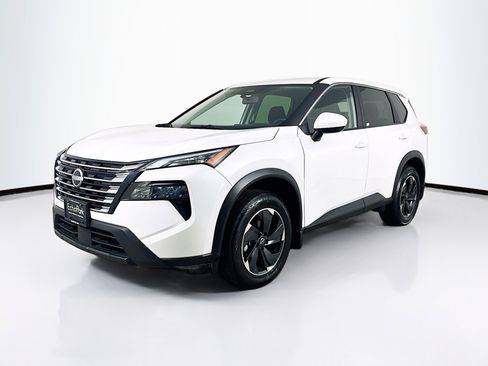 Used 2025 Nissan Rogue SV AWD/4WD image 3