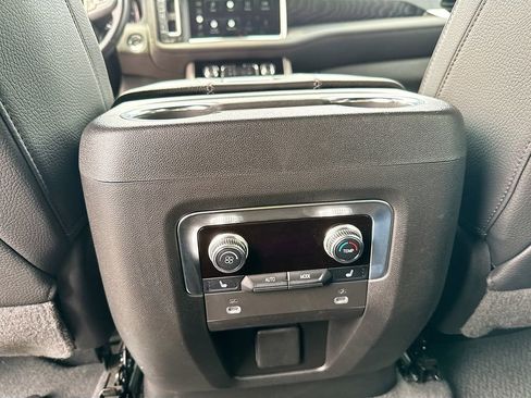 Used 2022 GMC Yukon XL Denali RWD image 24