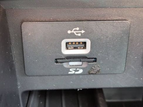 Used 2016 Ford Explorer XLT w/ Equipment Group 202A FWD image 22