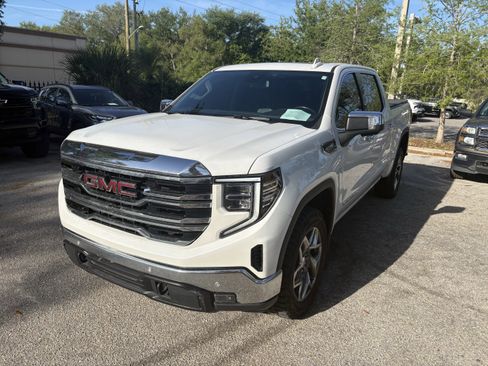 Used 2022 GMC Sierra 1500 SLT w/ SLT Premium Plus Package image 2