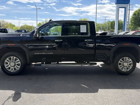 Used 2022 GMC Sierra 2500 Denali w/ Denali Ultimate Package AWD/4WD image 2