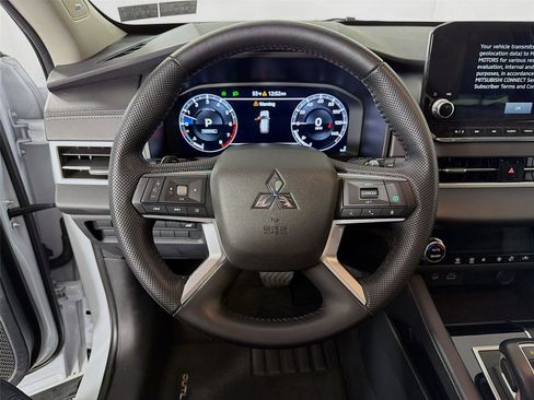 Used 2023 Mitsubishi Outlander SE FWD image 12