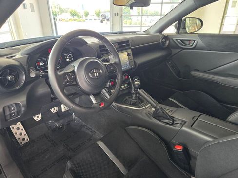 Used 2023 Toyota GR86 Premium w/ ALL Weather Mat Package (TMS) RWD image 18