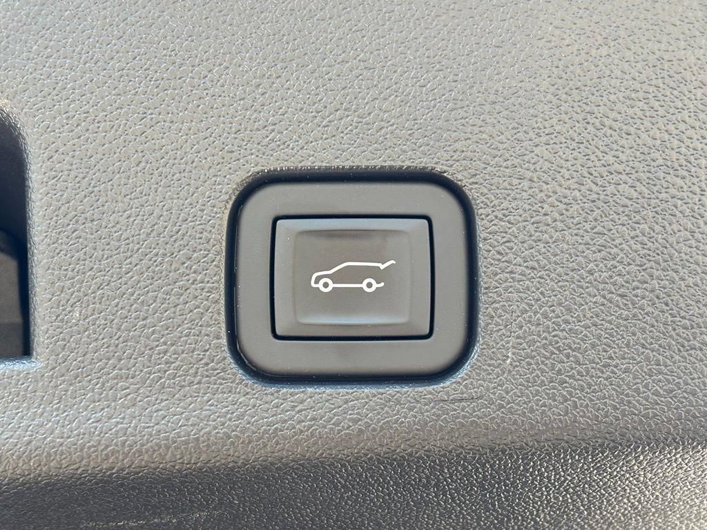 Used 2026 Chevrolet Traverse RS w/ LPO, Floor Liner Package AWD/4WD image 36