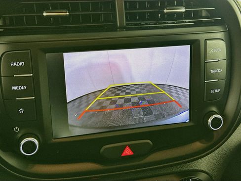 Used 2025 Kia Soul LX w/ LX Technology Package FWD image 22