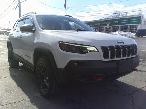 Used 2021 Jeep Cherokee Trailhawk w/ Premium Leather Package image 8