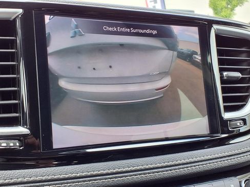 Certified 2023 Chrysler Pacifica Limited FWD image 10