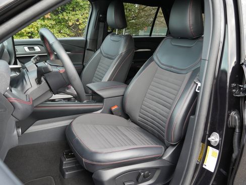 Certified 2025 Ford Explorer ST-Line w/ ST-Line Street Pack image 37