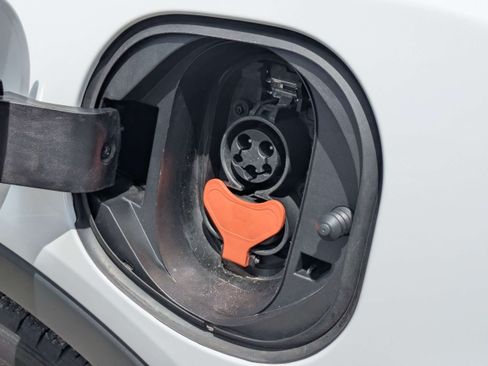 Used 2023 Chevrolet Bolt LT w/ Driver Confidence Package FWD image 19