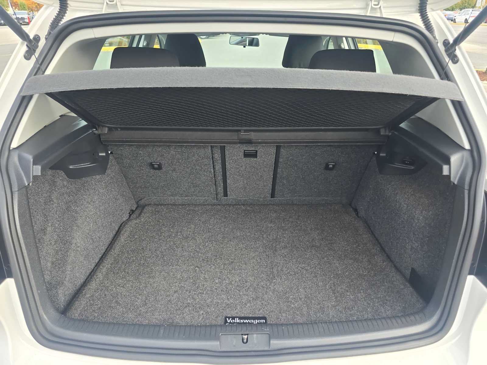 Used 2012 Volkswagen Golf 4-Door FWD image 14
