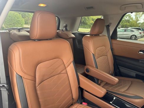 Used 2025 Nissan Pathfinder Platinum image 28