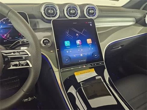 Used 2025 Mercedes-Benz GLC 300 4MATIC image 29