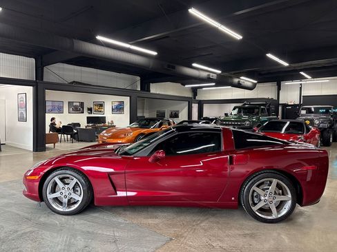 Used 2007 Chevrolet Corvette Coupe w/ Preferred Equipment Group image 5