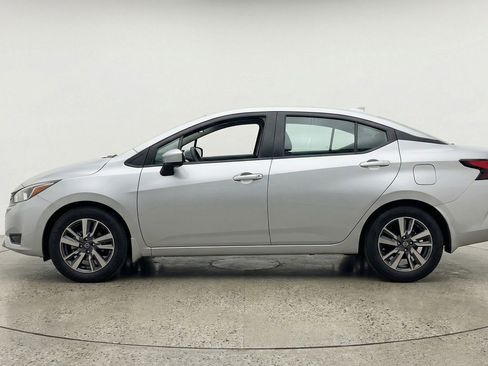 Used 2025 Nissan Versa SV image 5