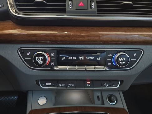 Used 2023 Audi Q5 2.0T Premium w/ Convenience Package AWD/4WD image 26