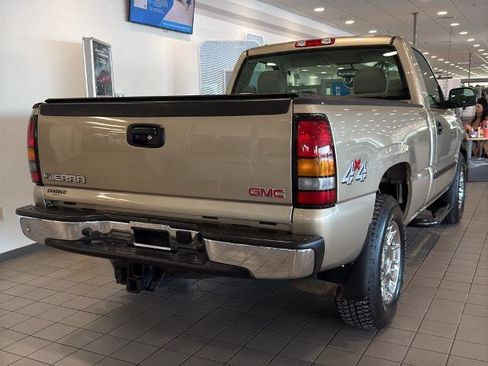 Used 2004 GMC Sierra 1500 4x4 Regular Cab w/ Light Duty Power Package image 4