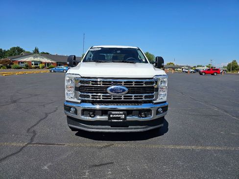 Used 2023 Ford F350 XLT w/ FX4 Off-Road Package image 4