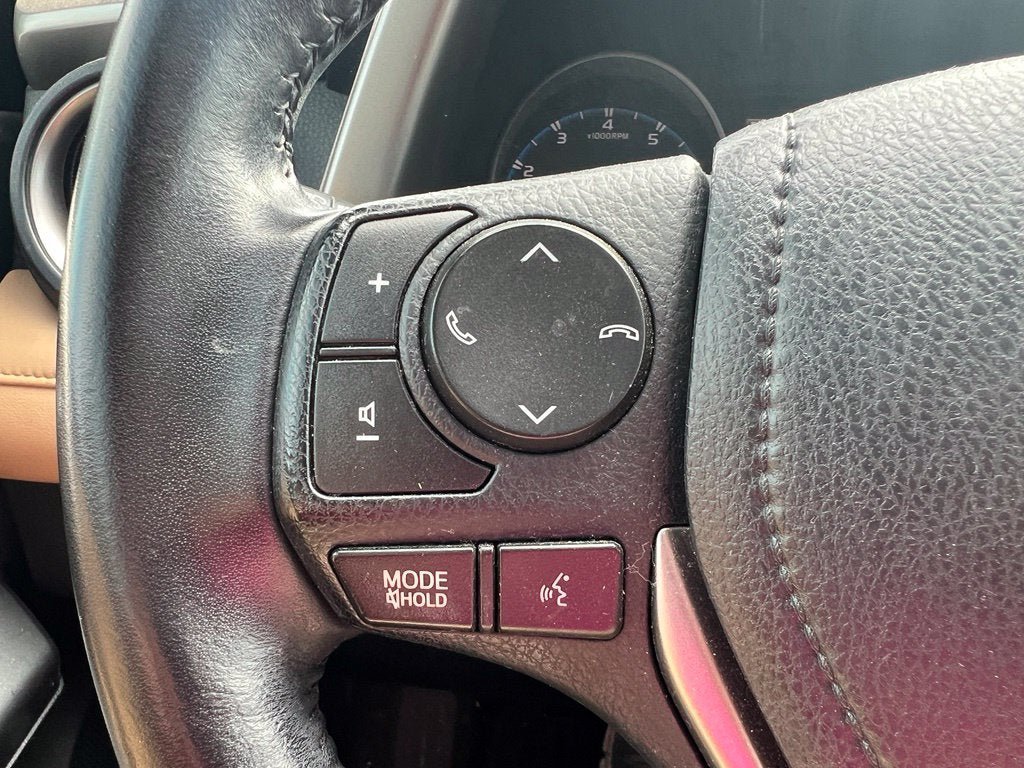 Used 2017 Toyota RAV4 XLE FWD image 16