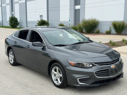 Used 2018 Chevrolet Malibu LS w/ LPO, Convenience Package 2 FWD image 3