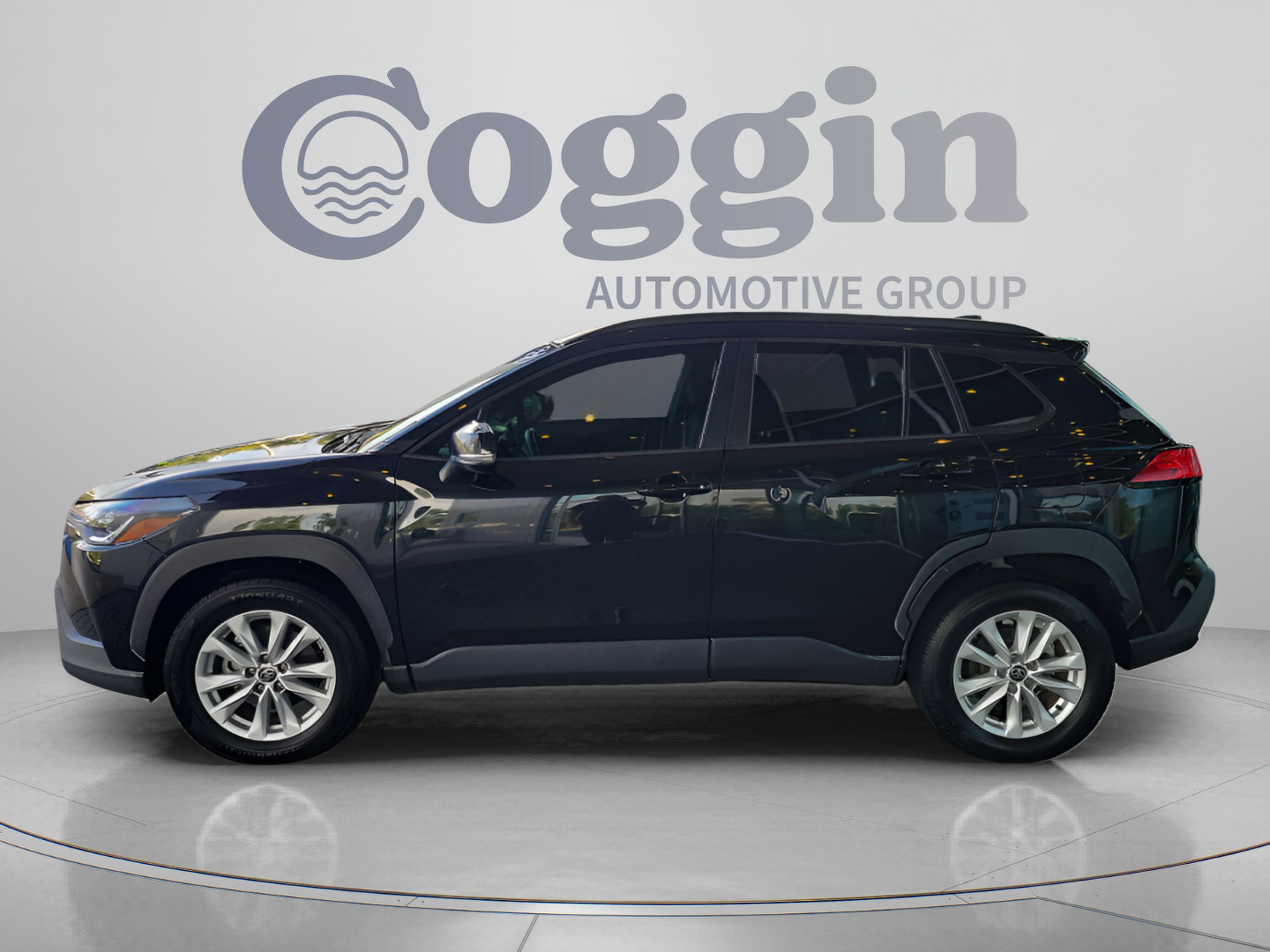 Used 2022 Toyota Corolla Cross LE FWD image 3