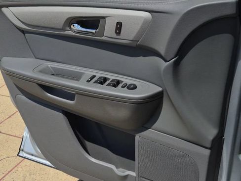 Used 2017 Chevrolet Traverse LT FWD image 11