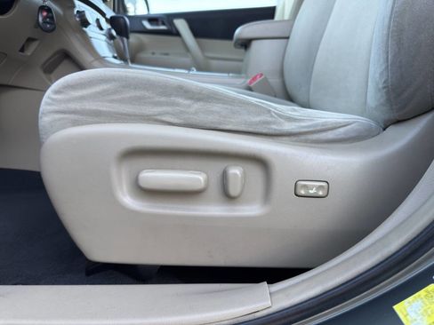 Used 2012 Toyota Highlander 4WD w/ Tech Pkg image 9