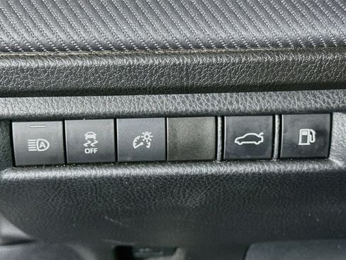 Used 2025 Toyota Camry SE FWD image 17