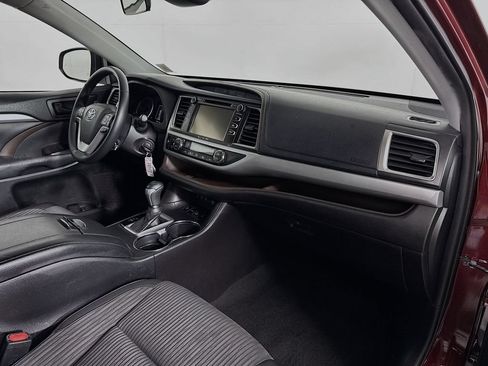 Used 2019 Toyota Highlander Plus AWD/4WD image 29