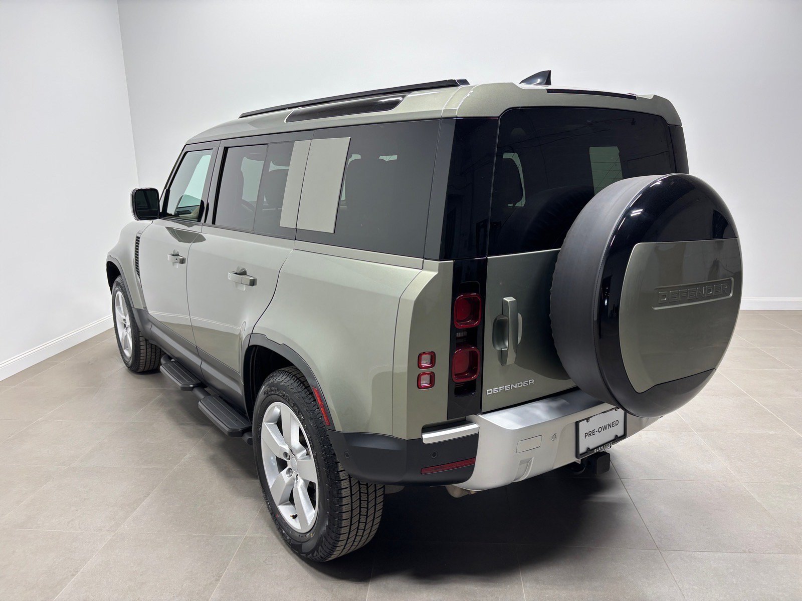 Used 2025 Land Rover Defender 110 S AWD/4WD image 9