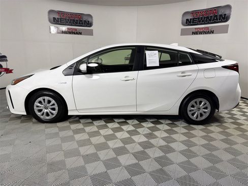 Used 2022 Toyota Prius LE image 6