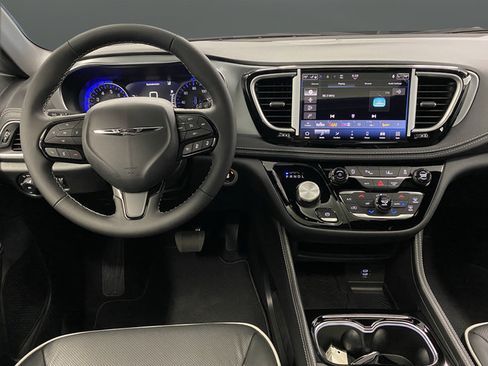 New 2026 Chrysler Pacifica Limited w/ S Appearance Package AWD/4WD image 5
