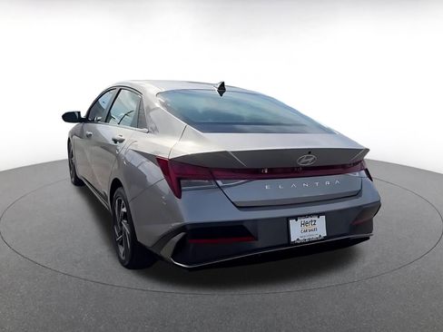 Used 2025 Hyundai Elantra SEL image 11
