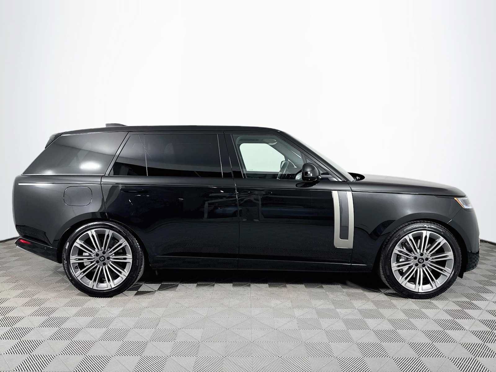 New 2027 Land Rover Range Rover Long Wheelbase SE AWD/4WD image 4