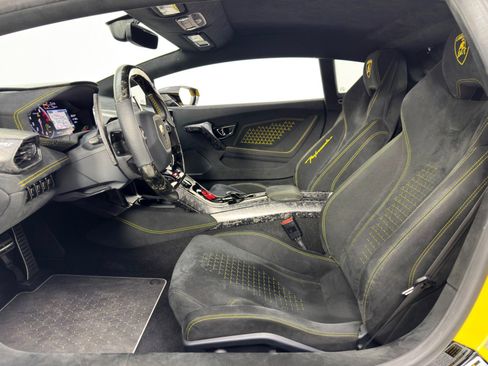 Used 2018 Lamborghini Huracan Performante image 18