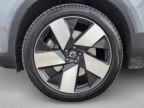 Used 2023 Volvo XC40 Recharge Ultimate image 25